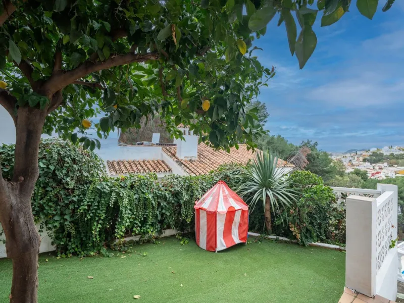 House - Detached Villa в продаже в Málaga, Málaga. В доме 7 спален и 5 ванных комнат. Площадь дома 371 м²