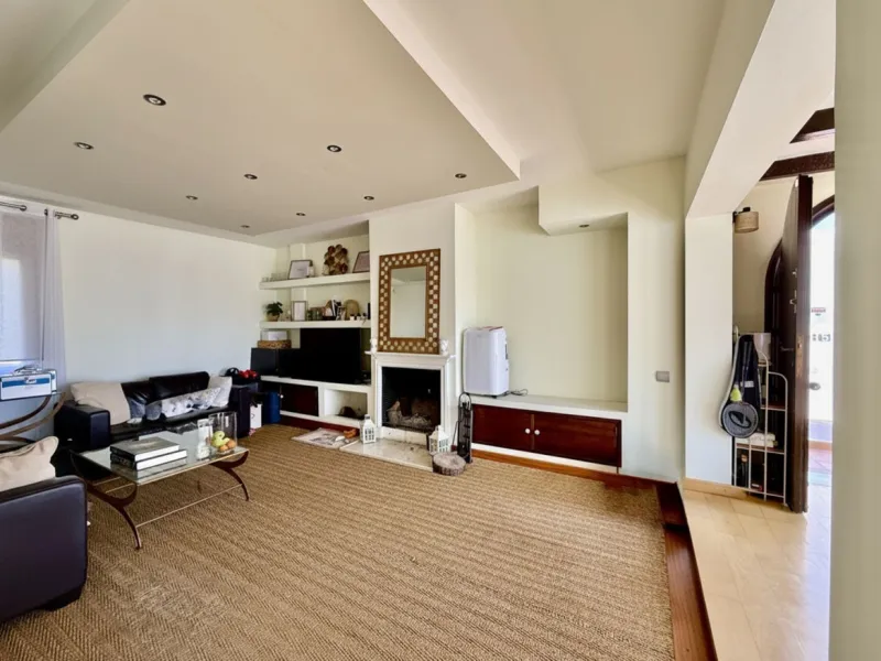 Duplex-Wohnung mit Südbalkonen, Solarium, Stellplatz und Abstellraum in Rocamar, Nagüeles, Marbella. Schnell zu verkaufen für nur 465.000 €