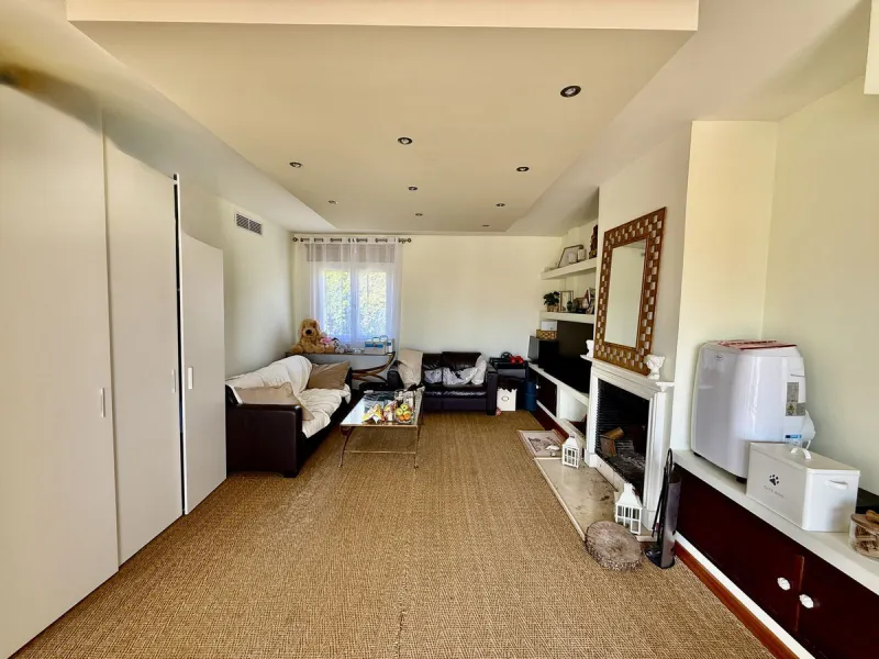 Duplex-Wohnung mit Südbalkonen, Solarium, Stellplatz und Abstellraum in Rocamar, Nagüeles, Marbella. Schnell zu verkaufen für nur 465.000 €