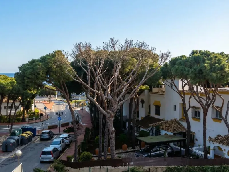 Land with development project and approved building permit for an aparthotel in Calahonda, Mijas