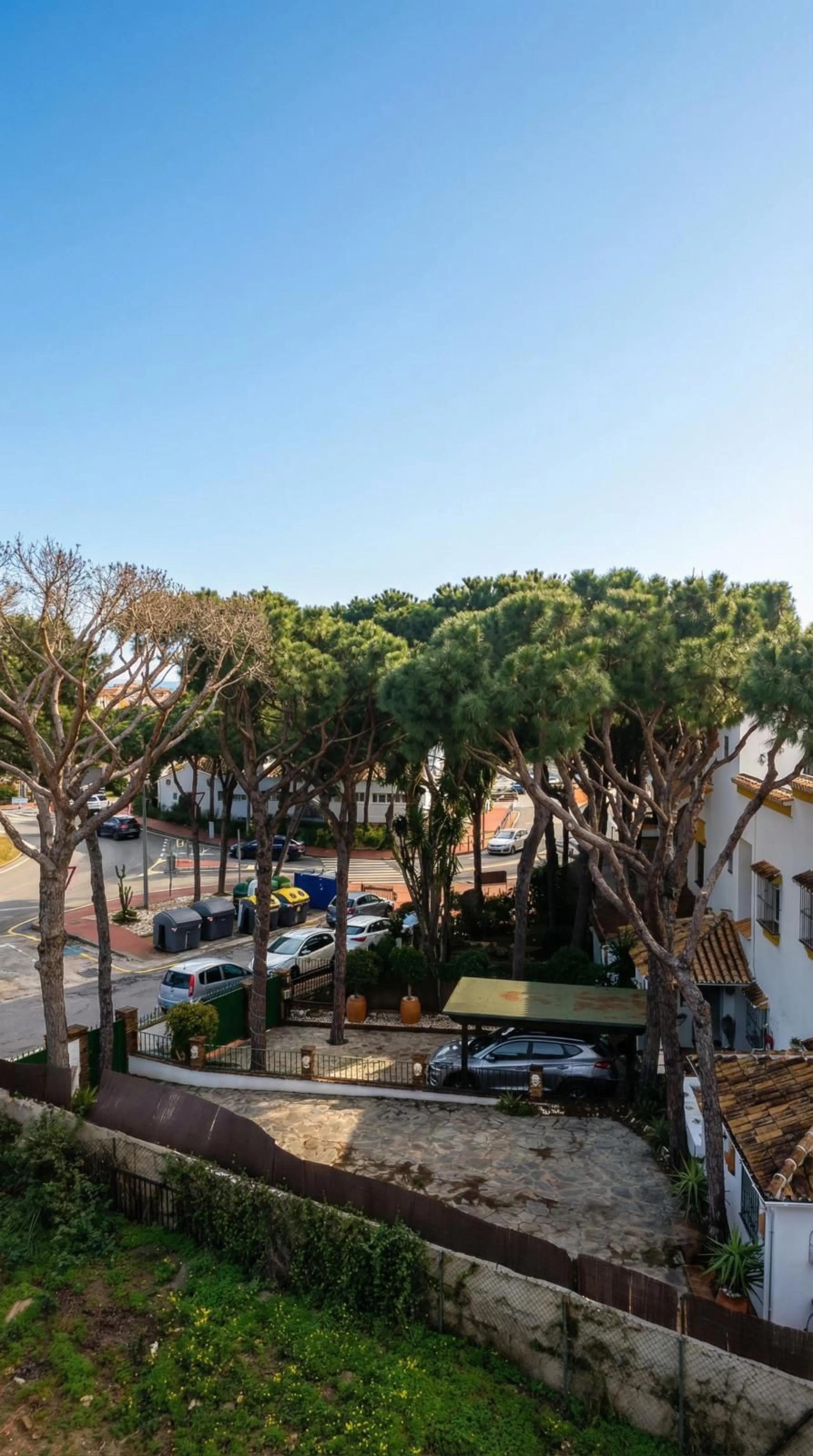 Land with development project and approved building permit for an aparthotel in Calahonda, Mijas