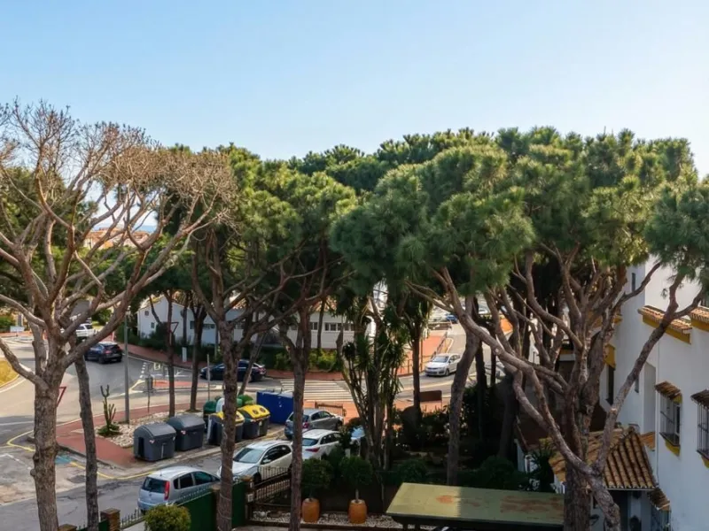 Land with development project and approved building permit for an aparthotel in Calahonda, Mijas