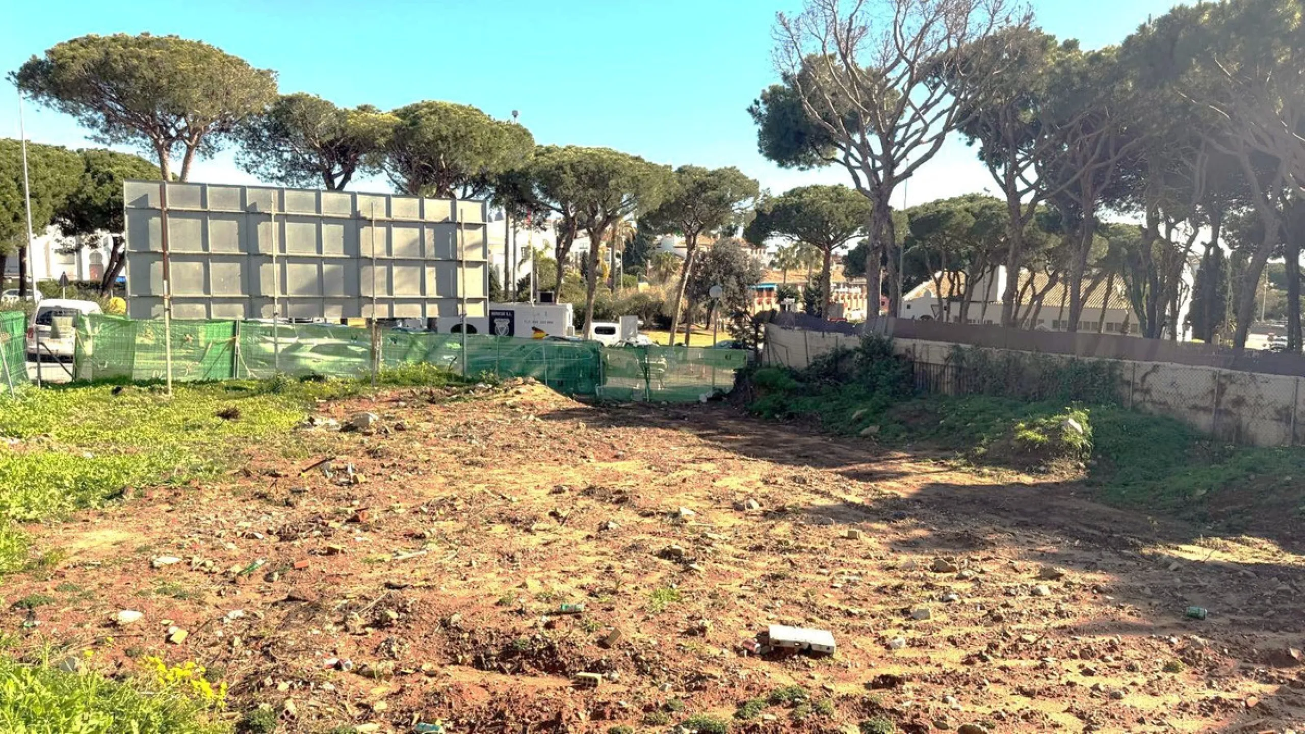 Land with development project and approved building permit for an aparthotel in Calahonda, Mijas