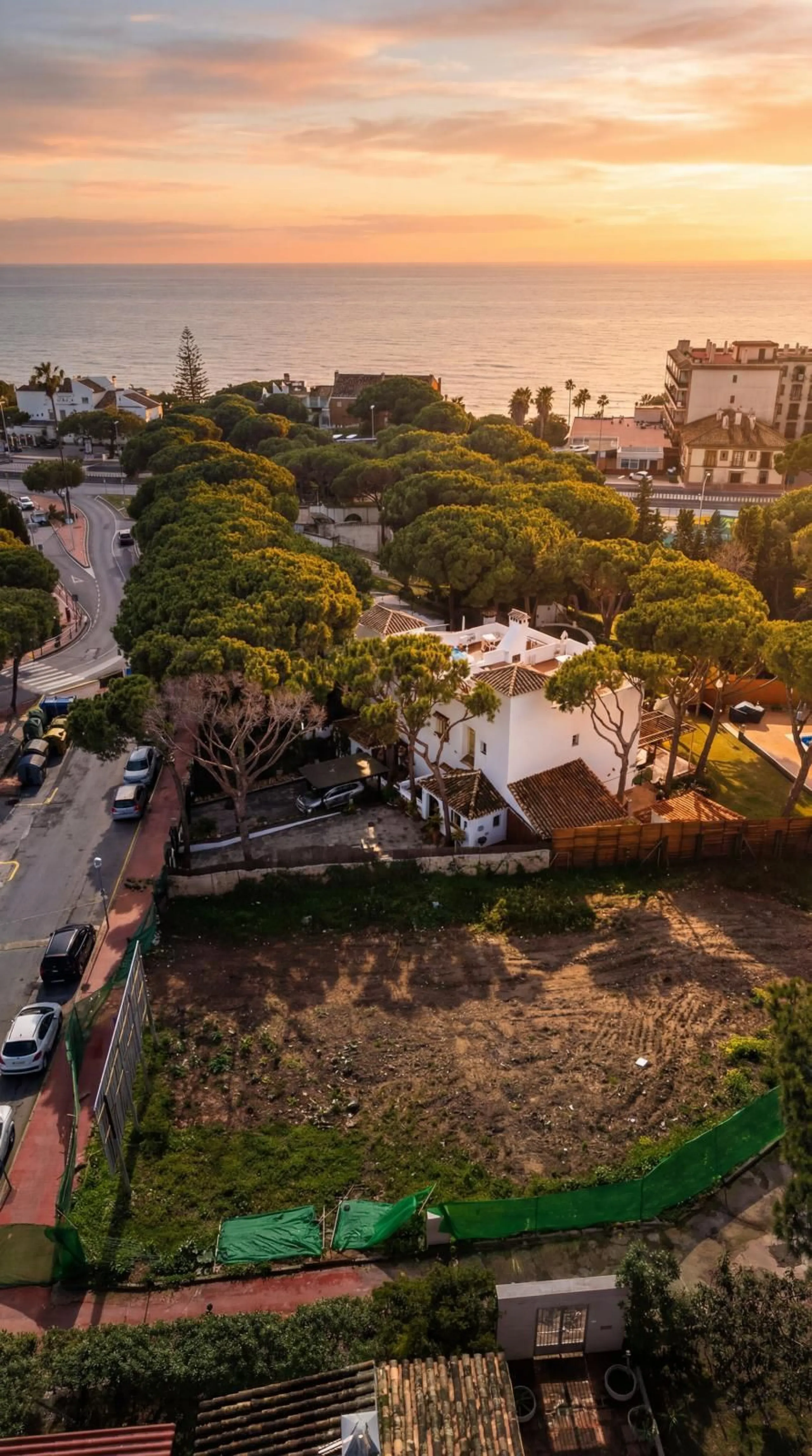 Land with development project and approved building permit for an aparthotel in Calahonda, Mijas