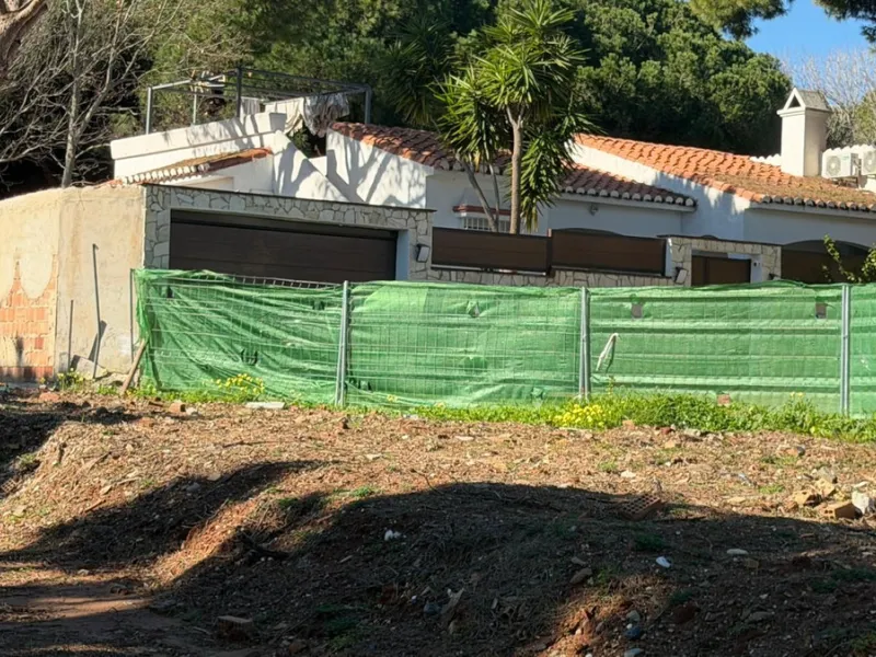 Land with development project and approved building permit for an aparthotel in Calahonda, Mijas