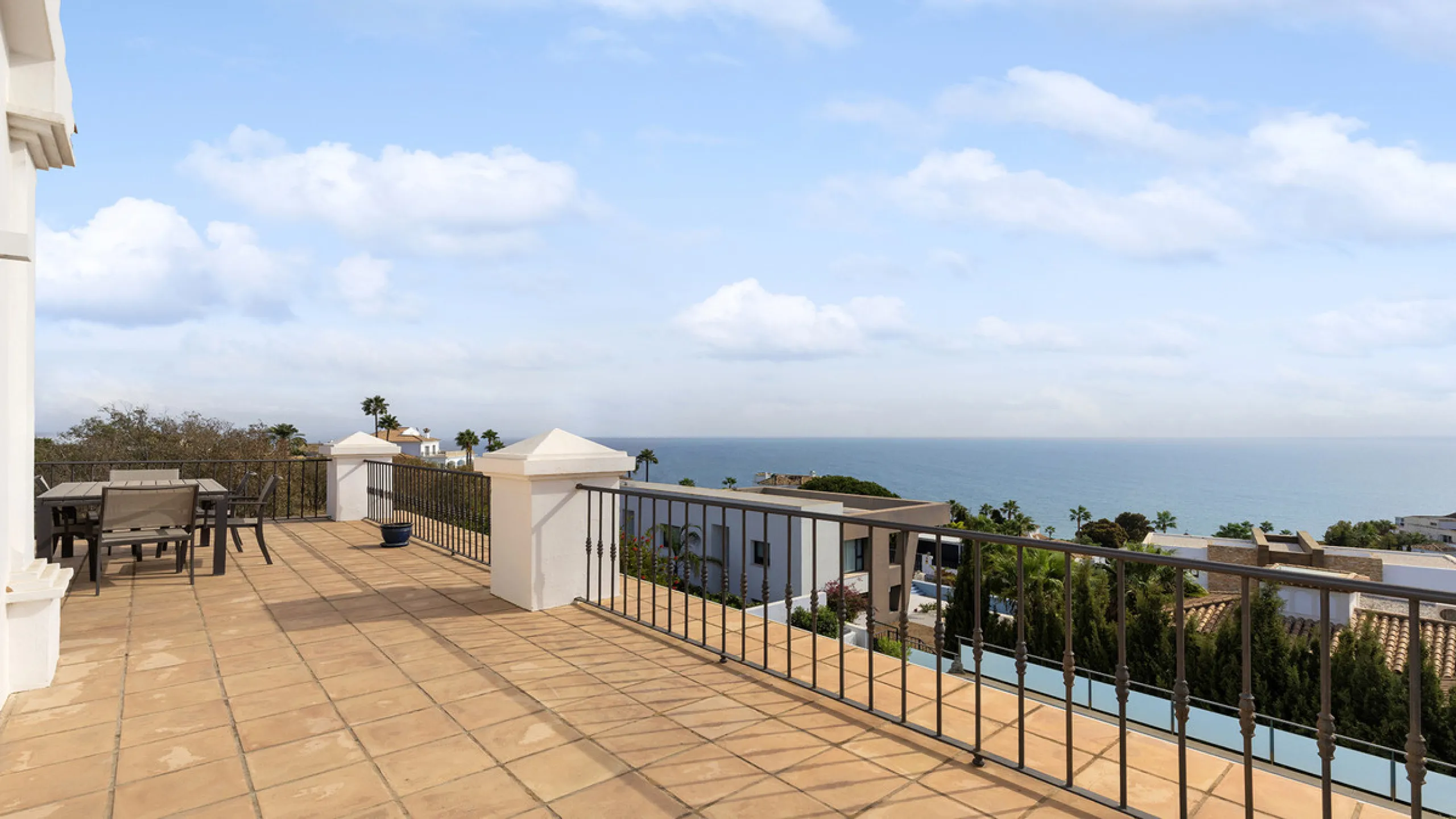 Step through the grand wooden doors into this stunning villa in La Paloma, perfectly positioned between the ports of Sotogrande and La Duquesa. Designed for relaxed Mediterranean living, this home combines elegance, comfort, and breathtaking sea views.