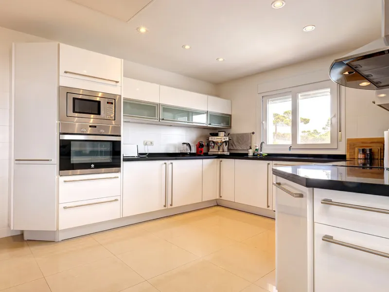 Step through the grand wooden doors into this stunning villa in La Paloma, perfectly positioned between the ports of Sotogrande and La Duquesa. Designed for relaxed Mediterranean living, this home combines elegance, comfort, and breathtaking sea views.