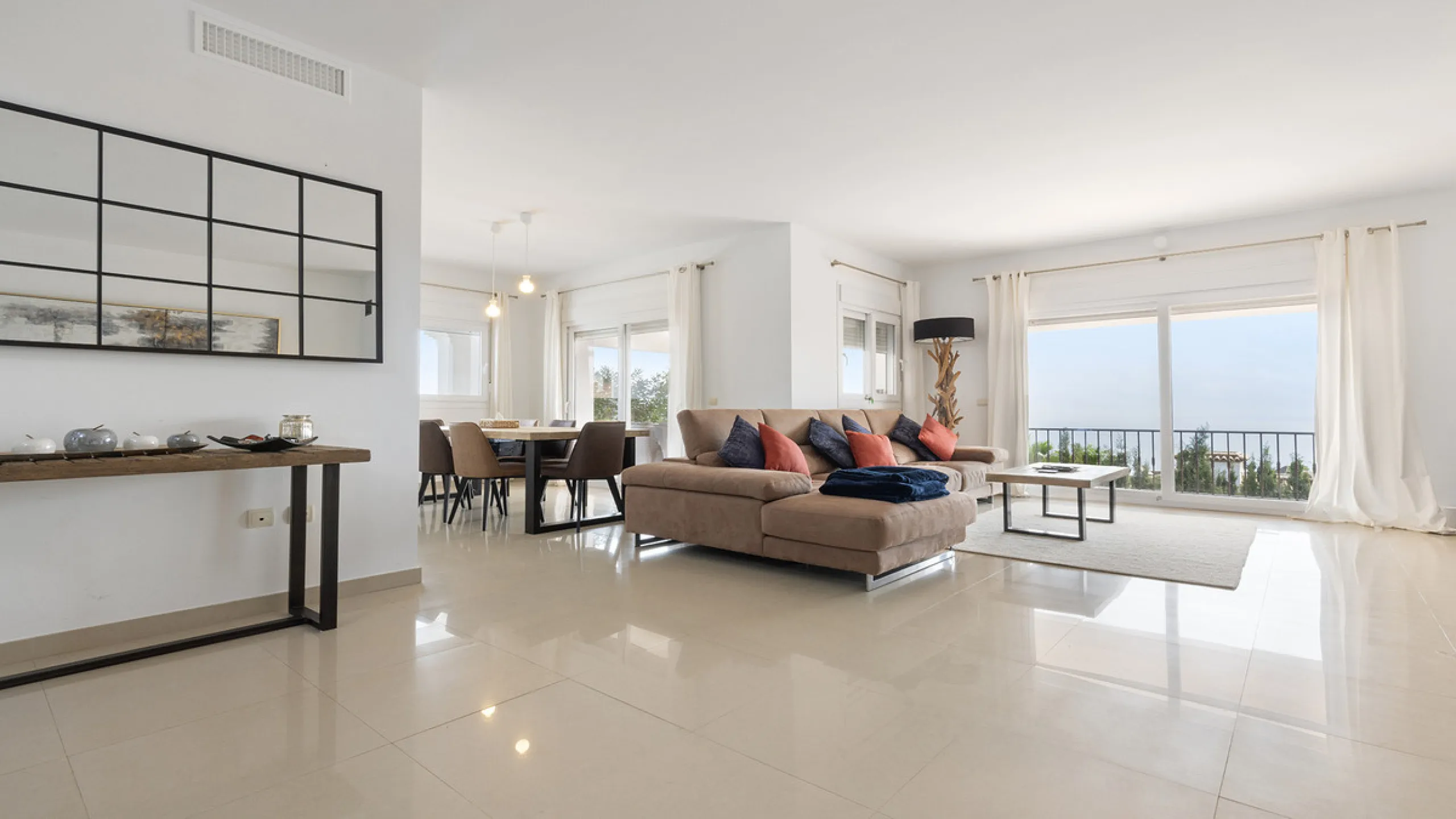 Step through the grand wooden doors into this stunning villa in La Paloma, perfectly positioned between the ports of Sotogrande and La Duquesa. Designed for relaxed Mediterranean living, this home combines elegance, comfort, and breathtaking sea views.