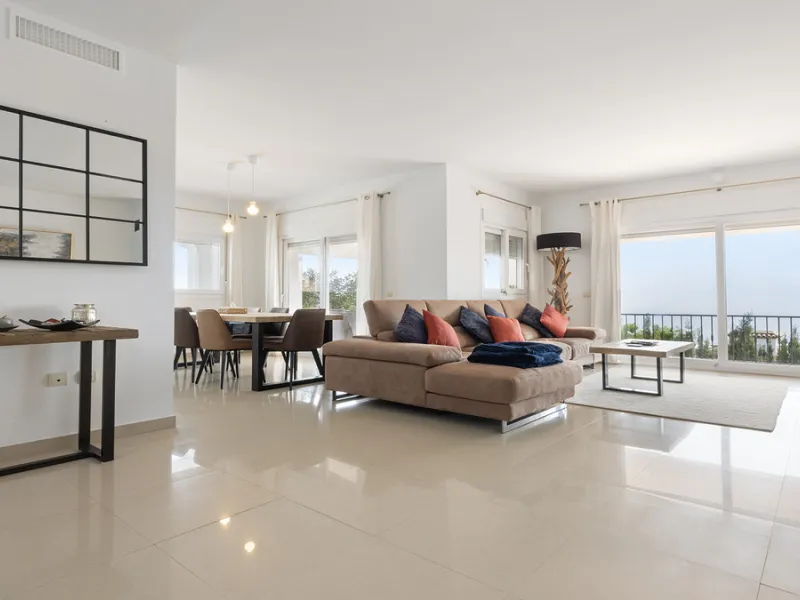 Step through the grand wooden doors into this stunning villa in La Paloma, perfectly positioned between the ports of Sotogrande and La Duquesa. Designed for relaxed Mediterranean living, this home combines elegance, comfort, and breathtaking sea views.