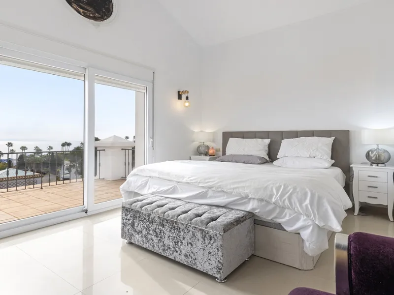 Step through the grand wooden doors into this stunning villa in La Paloma, perfectly positioned between the ports of Sotogrande and La Duquesa. Designed for relaxed Mediterranean living, this home combines elegance, comfort, and breathtaking sea views.