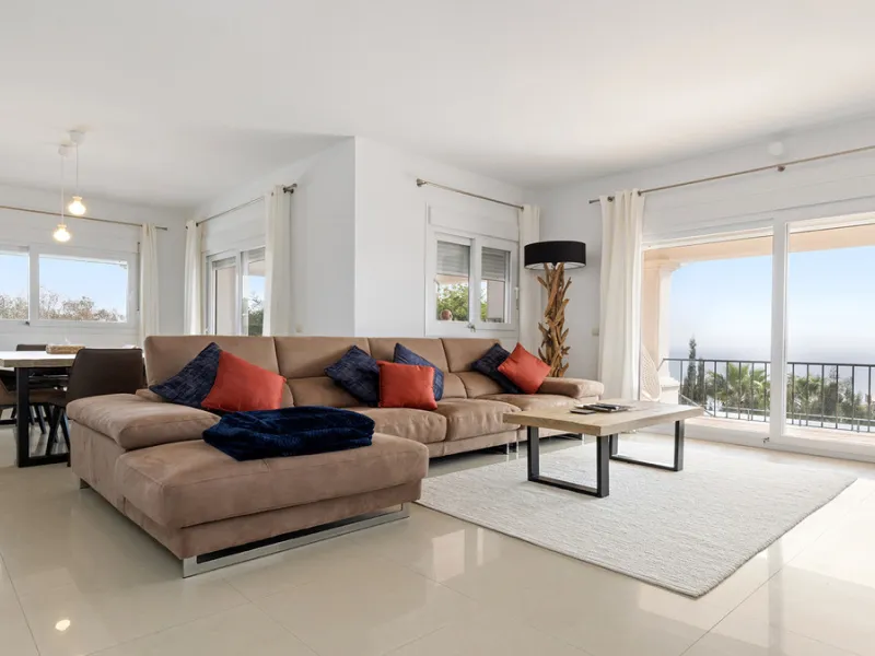 Step through the grand wooden doors into this stunning villa in La Paloma, perfectly positioned between the ports of Sotogrande and La Duquesa. Designed for relaxed Mediterranean living, this home combines elegance, comfort, and breathtaking sea views.
