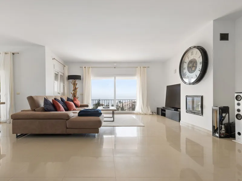 Step through the grand wooden doors into this stunning villa in La Paloma, perfectly positioned between the ports of Sotogrande and La Duquesa. Designed for relaxed Mediterranean living, this home combines elegance, comfort, and breathtaking sea views.