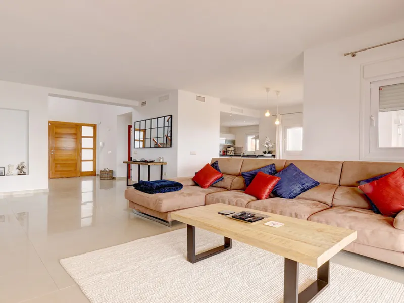 Step through the grand wooden doors into this stunning villa in La Paloma, perfectly positioned between the ports of Sotogrande and La Duquesa. Designed for relaxed Mediterranean living, this home combines elegance, comfort, and breathtaking sea views.