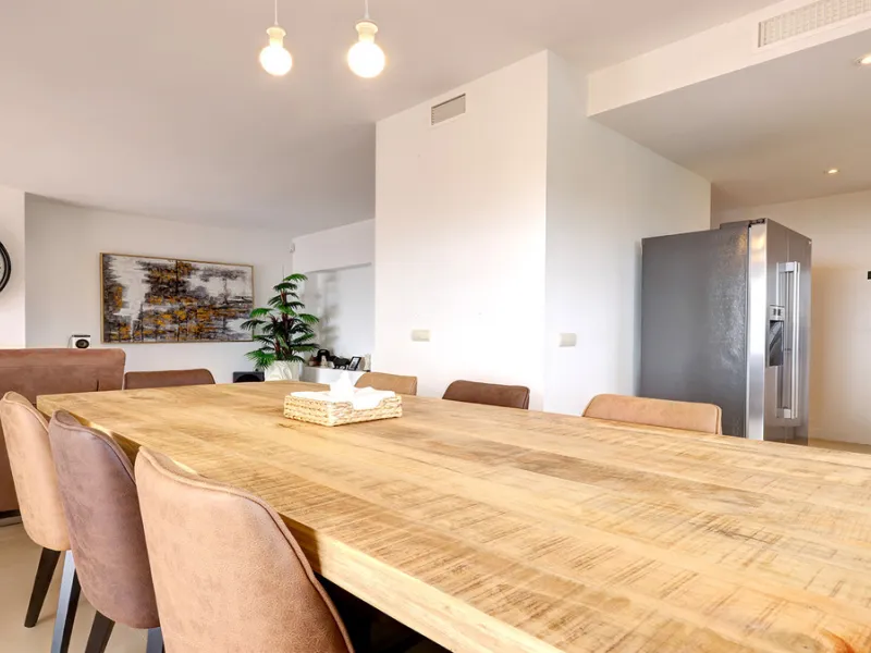 Step through the grand wooden doors into this stunning villa in La Paloma, perfectly positioned between the ports of Sotogrande and La Duquesa. Designed for relaxed Mediterranean living, this home combines elegance, comfort, and breathtaking sea views.