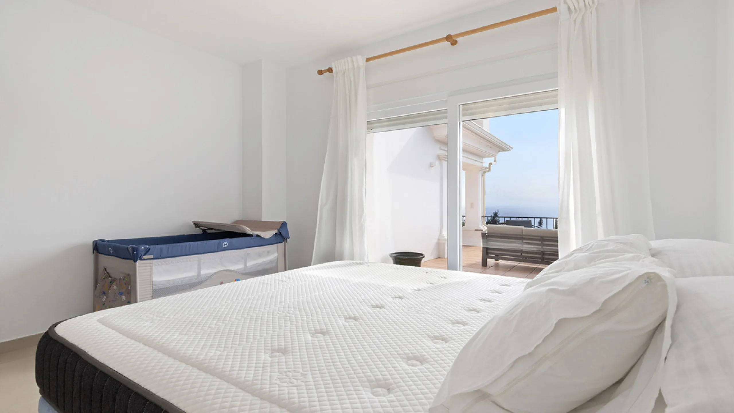 Step through the grand wooden doors into this stunning villa in La Paloma, perfectly positioned between the ports of Sotogrande and La Duquesa. Designed for relaxed Mediterranean living, this home combines elegance, comfort, and breathtaking sea views.
