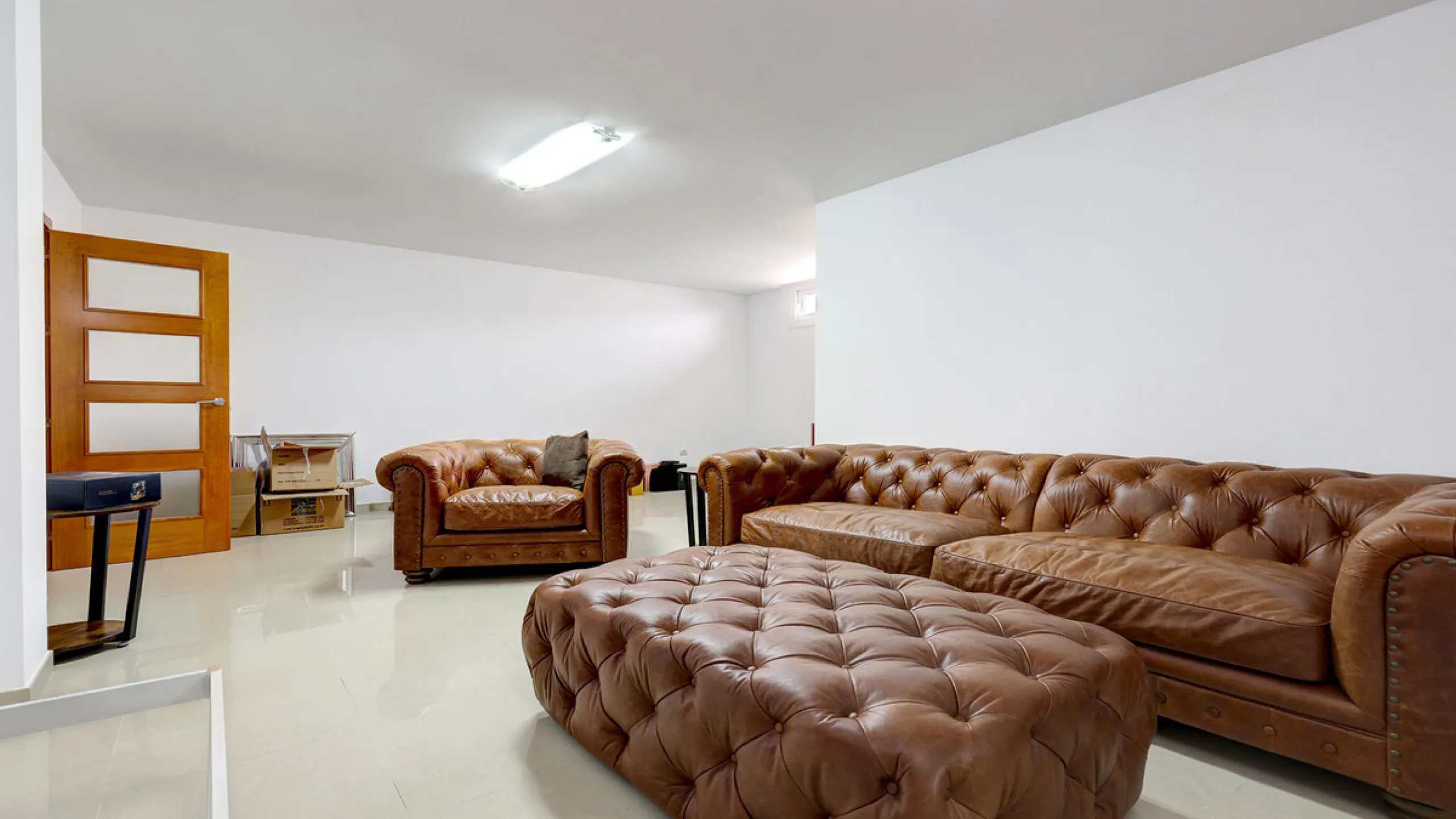 Step through the grand wooden doors into this stunning villa in La Paloma, perfectly positioned between the ports of Sotogrande and La Duquesa. Designed for relaxed Mediterranean living, this home combines elegance, comfort, and breathtaking sea views.