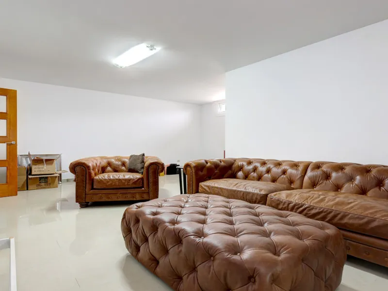Step through the grand wooden doors into this stunning villa in La Paloma, perfectly positioned between the ports of Sotogrande and La Duquesa. Designed for relaxed Mediterranean living, this home combines elegance, comfort, and breathtaking sea views.
