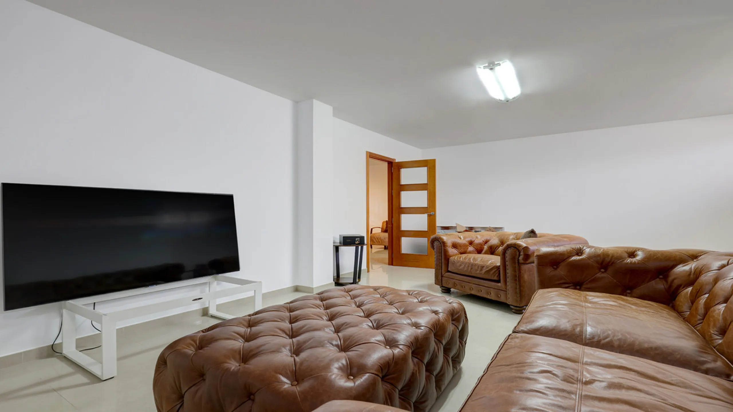 Step through the grand wooden doors into this stunning villa in La Paloma, perfectly positioned between the ports of Sotogrande and La Duquesa. Designed for relaxed Mediterranean living, this home combines elegance, comfort, and breathtaking sea views.