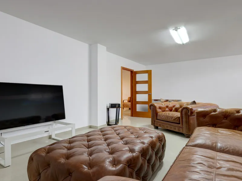 Step through the grand wooden doors into this stunning villa in La Paloma, perfectly positioned between the ports of Sotogrande and La Duquesa. Designed for relaxed Mediterranean living, this home combines elegance, comfort, and breathtaking sea views.