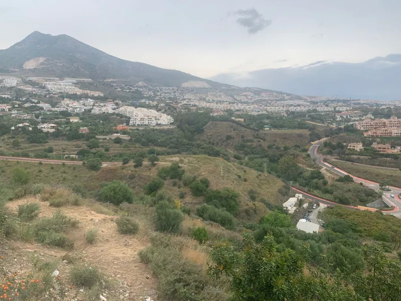 Opportunity for Developers, a plot of 7.200 m2 for 18 single-family homes, with a buildable ceiling of 2.500m2; being 7 independent plots and exclusive mode in Benalmádena, idyllic setting of the Costa del Sol, south facing, surrounded by the magnificent 