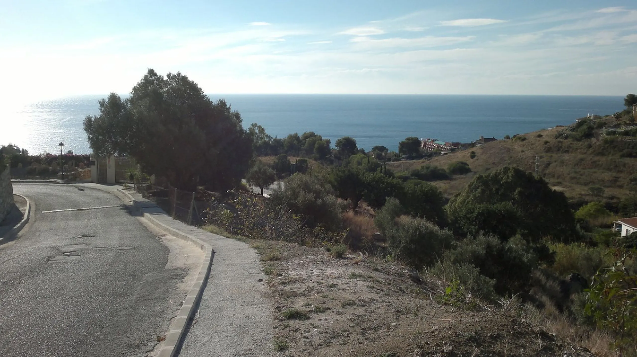 Opportunity for Developers, a plot of 7.200 m2 for 18 single-family homes, with a buildable ceiling of 2.500m2; being 7 independent plots and exclusive mode in Benalmádena, idyllic setting of the Costa del Sol, south facing, surrounded by the magnificent 