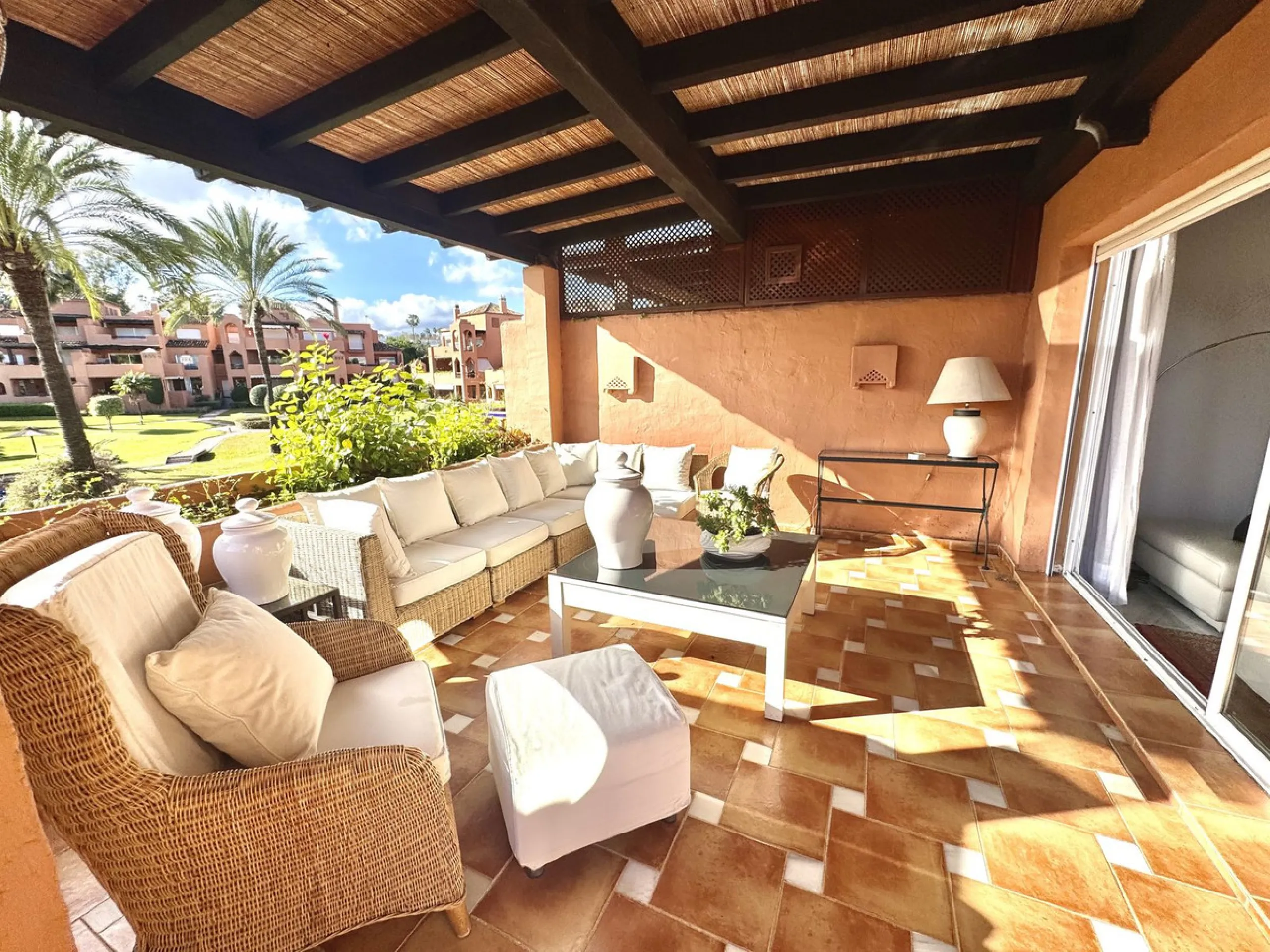 Apartment - Penthouse Duplex в продаже в Marbella, Málaga. В доме 4 спален и 5 ванных комнат. Площадь дома 255 м²