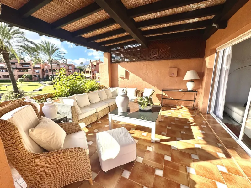 Apartment - Penthouse Duplex в продаже в Marbella, Málaga. В доме 4 спален и 5 ванных комнат. Площадь дома 255 м²
