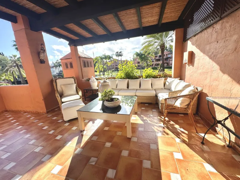 Apartment - Penthouse Duplex в продаже в Marbella, Málaga. В доме 4 спален и 5 ванных комнат. Площадь дома 255 м²
