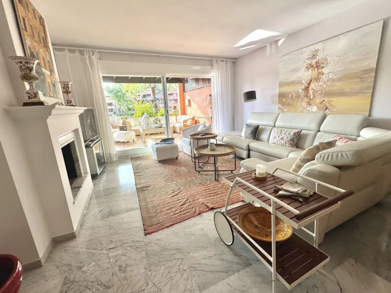 Apartment - Penthouse Duplex в продаже в Marbella, Málaga. В доме 4 спален и 5 ванных комнат. Площадь дома 255 м²