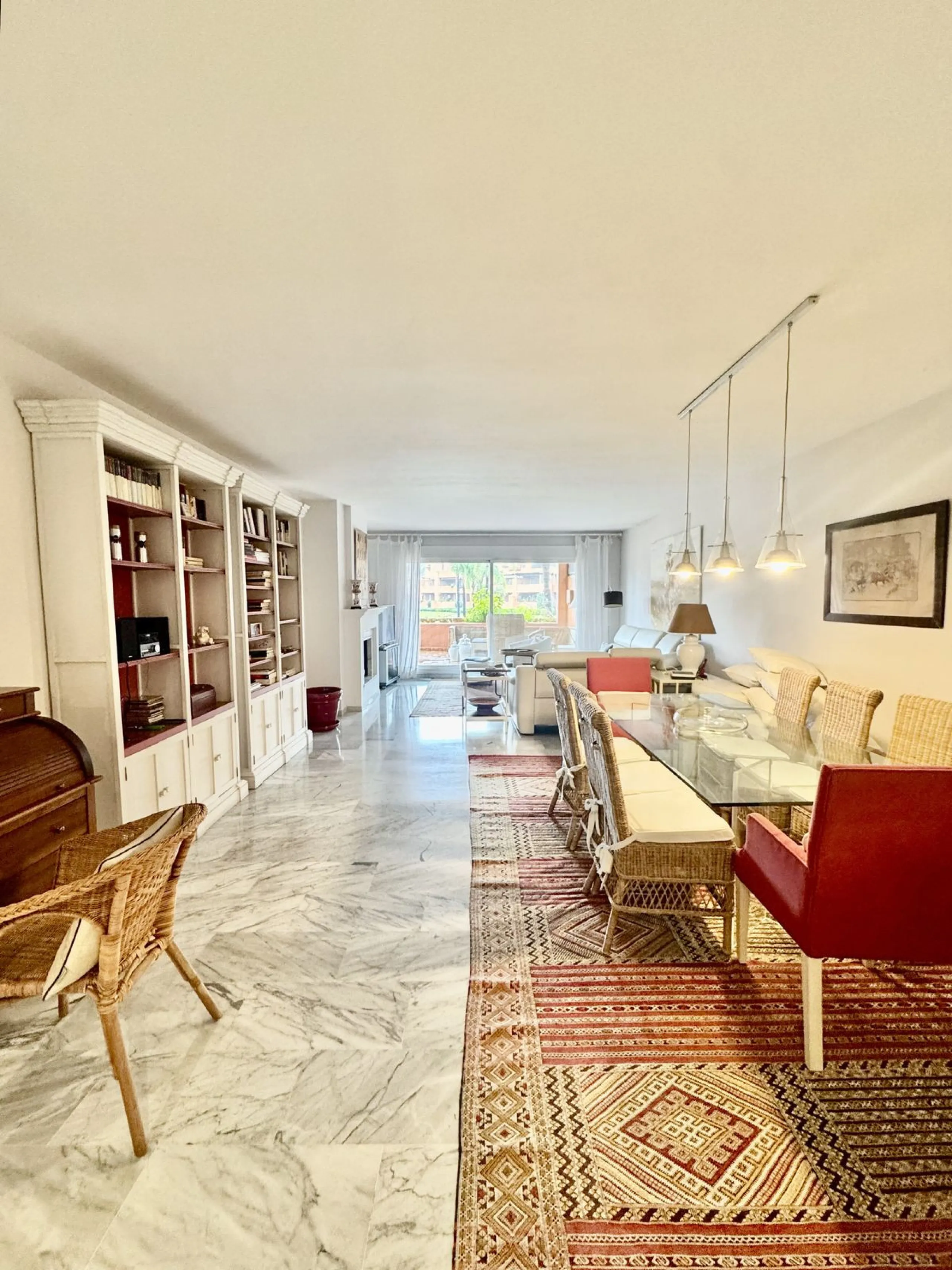 Apartment - Penthouse Duplex в продаже в Marbella, Málaga. В доме 4 спален и 5 ванных комнат. Площадь дома 255 м²