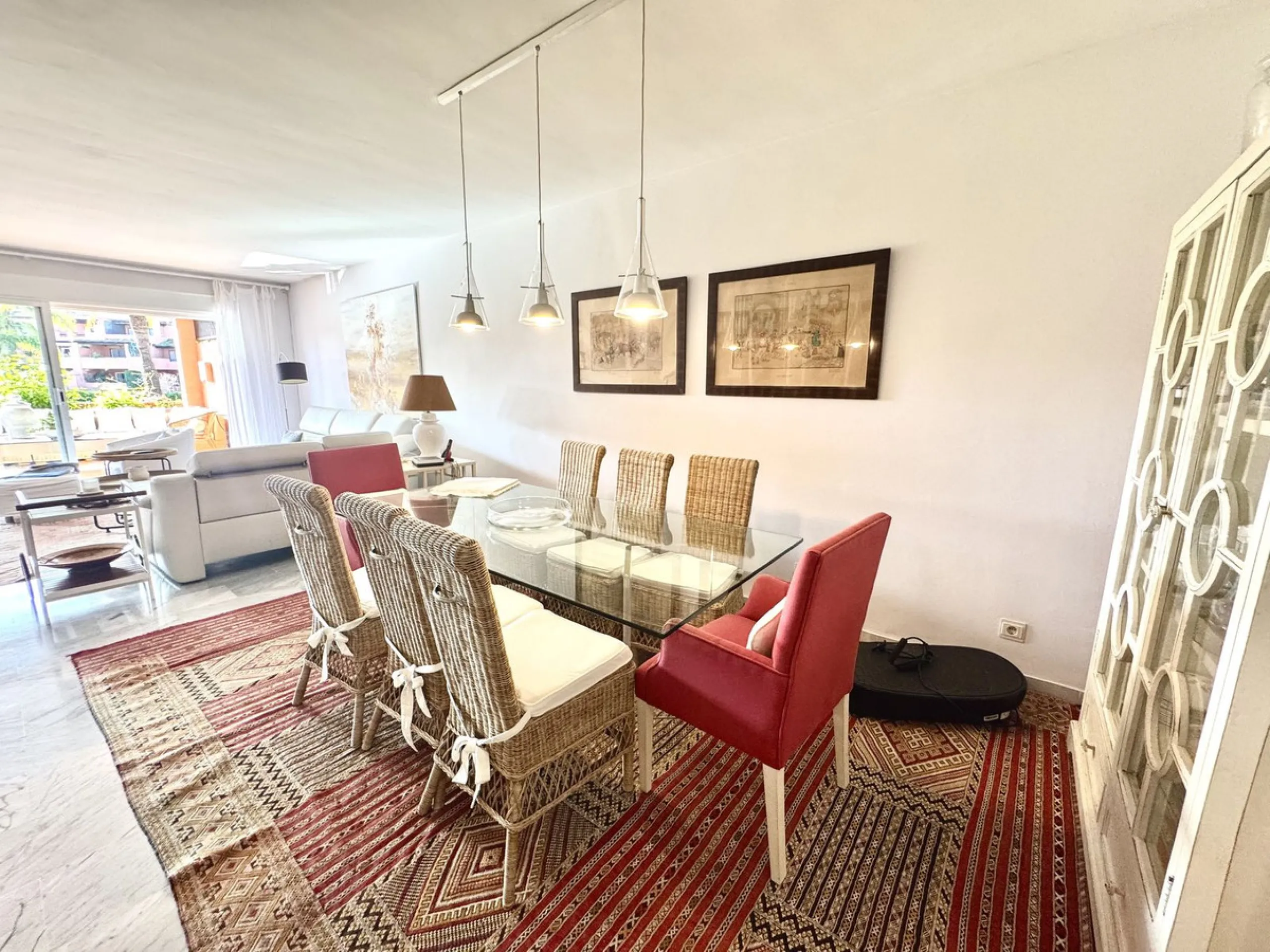 Apartment - Penthouse Duplex в продаже в Marbella, Málaga. В доме 4 спален и 5 ванных комнат. Площадь дома 255 м²