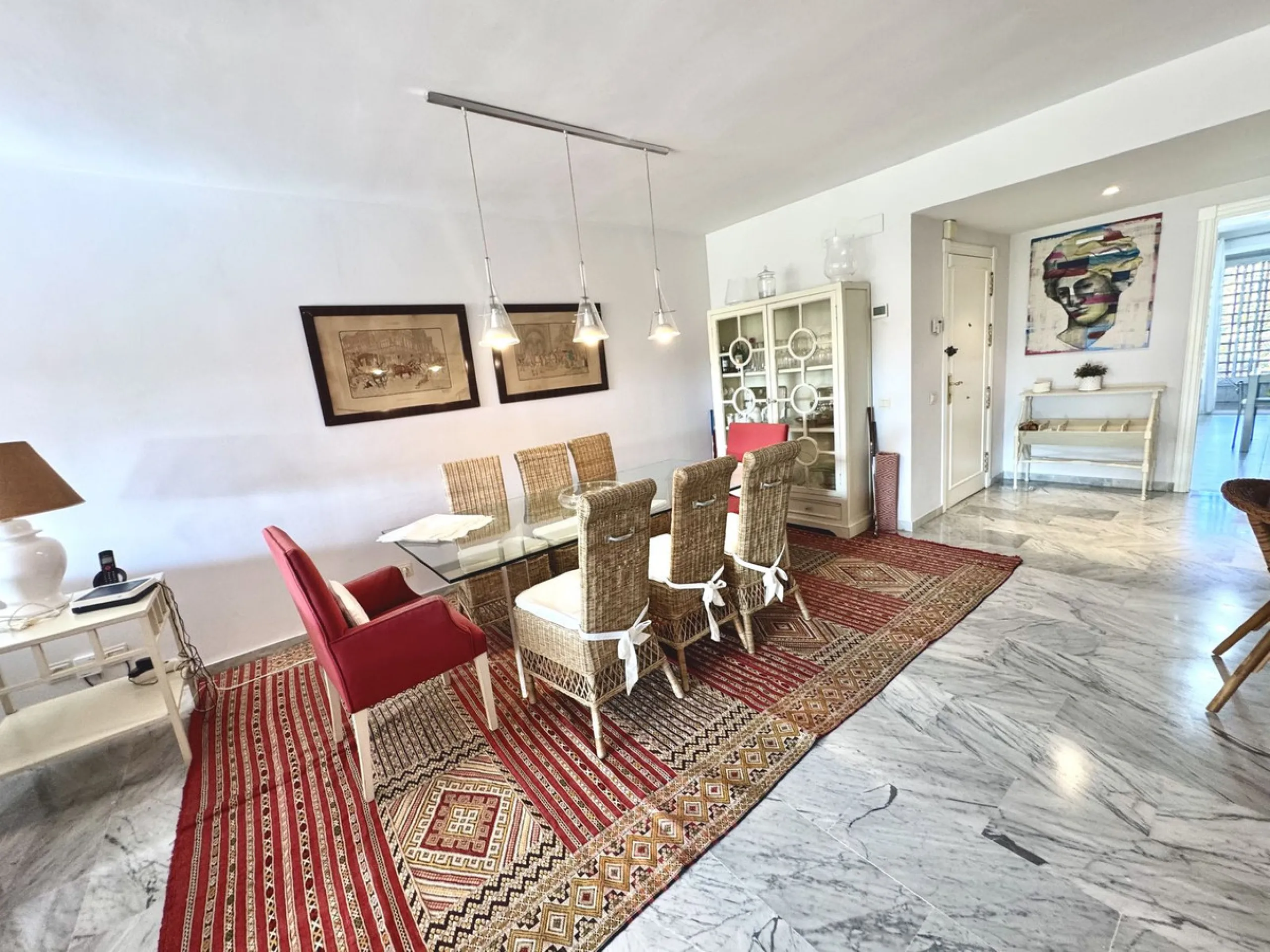Apartment - Penthouse Duplex в продаже в Marbella, Málaga. В доме 4 спален и 5 ванных комнат. Площадь дома 255 м²