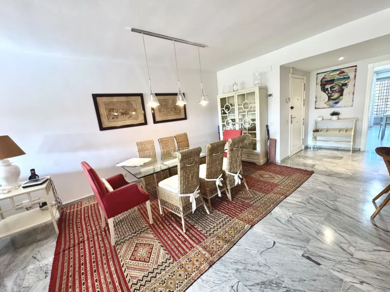 Apartment - Penthouse Duplex в продаже в Marbella, Málaga. В доме 4 спален и 5 ванных комнат. Площадь дома 255 м²