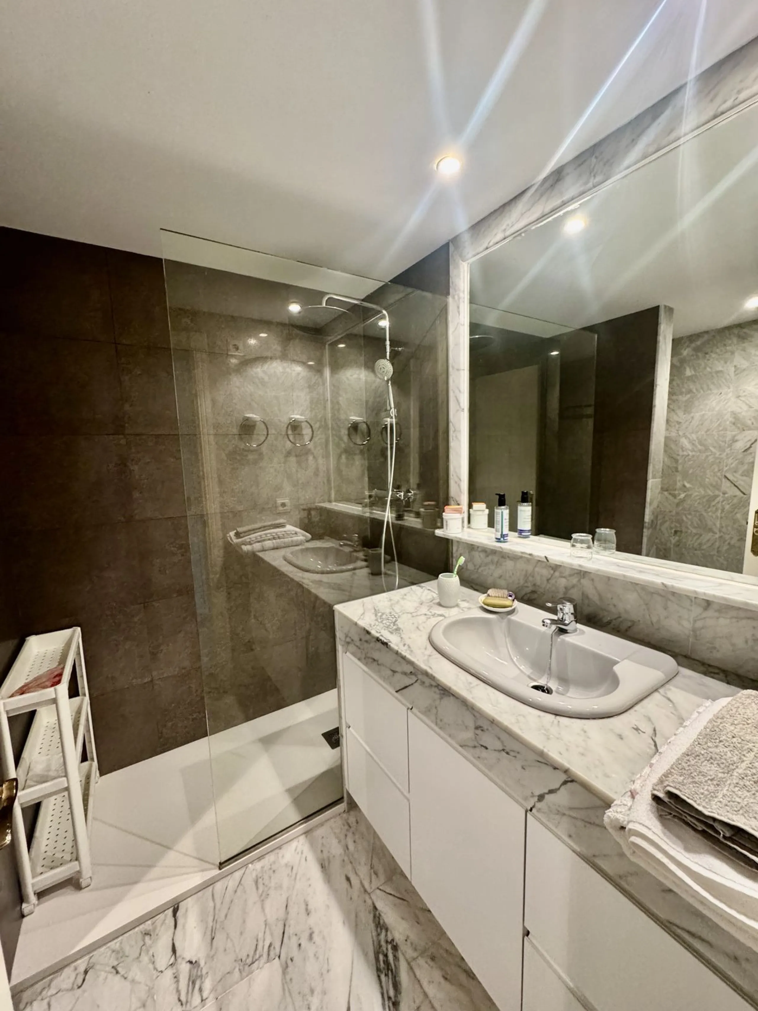 Apartment - Penthouse Duplex в продаже в Marbella, Málaga. В доме 4 спален и 5 ванных комнат. Площадь дома 255 м²
