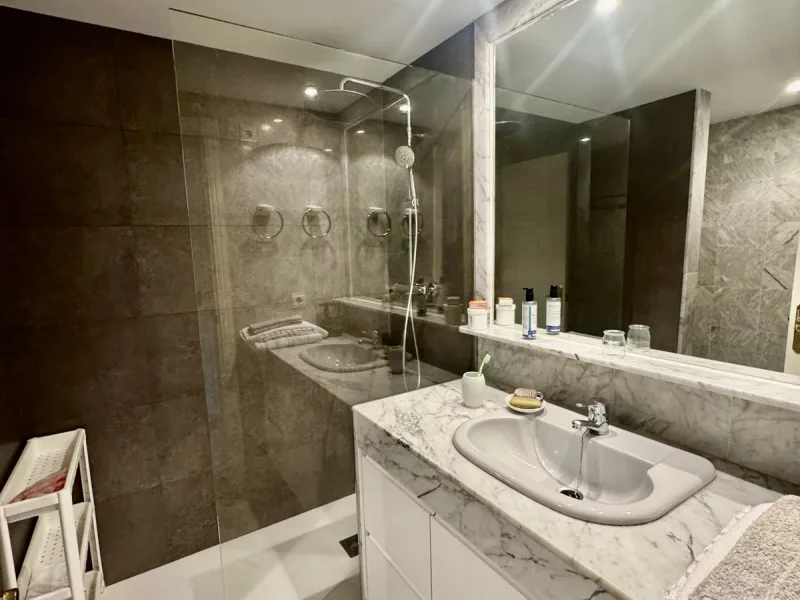 Apartment - Penthouse Duplex в продаже в Marbella, Málaga. В доме 4 спален и 5 ванных комнат. Площадь дома 255 м²
