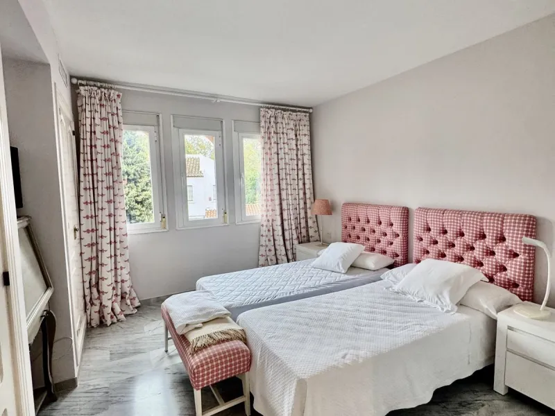 Apartment - Penthouse Duplex в продаже в Marbella, Málaga. В доме 4 спален и 5 ванных комнат. Площадь дома 255 м²