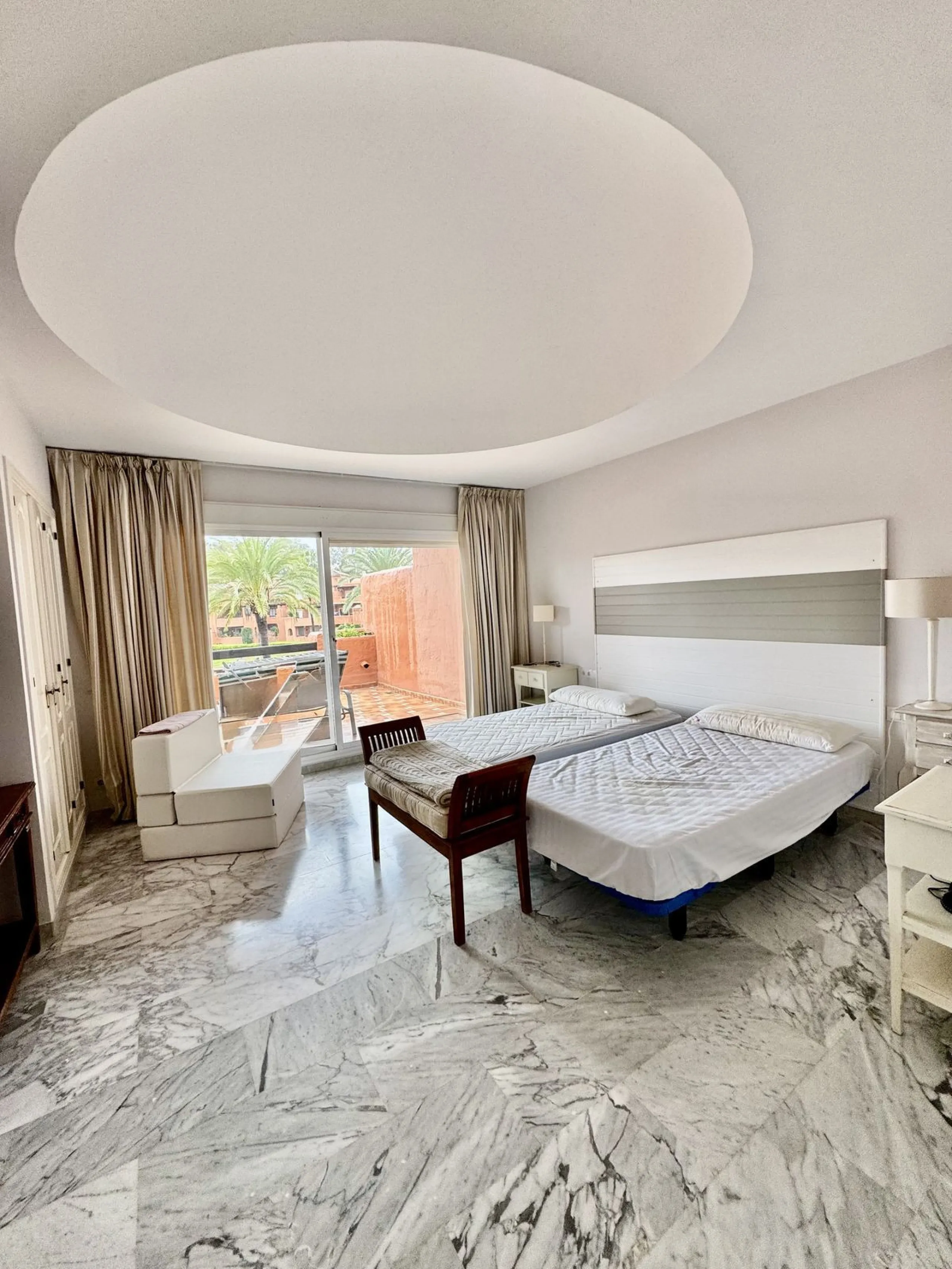 Apartment - Penthouse Duplex в продаже в Marbella, Málaga. В доме 4 спален и 5 ванных комнат. Площадь дома 255 м²