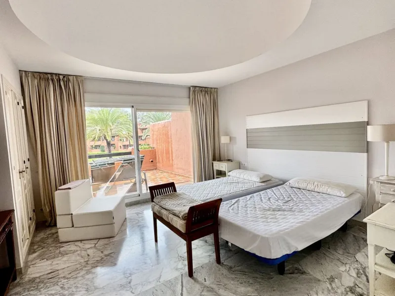 Apartment - Penthouse Duplex в продаже в Marbella, Málaga. В доме 4 спален и 5 ванных комнат. Площадь дома 255 м²