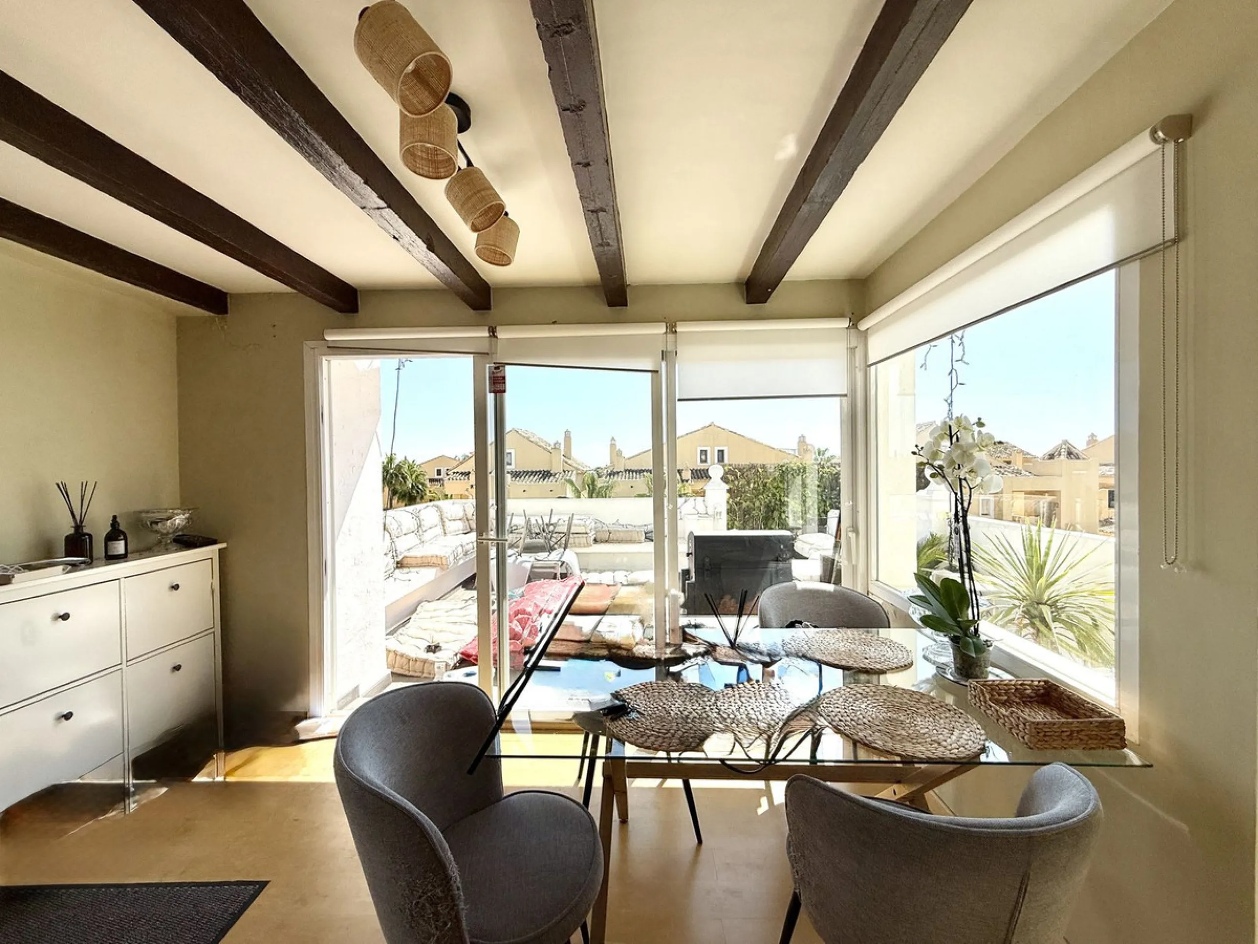 Duplex-Wohnung mit Südbalkonen, Solarium, Stellplatz und Abstellraum in Rocamar, Nagüeles, Marbella. Schnell zu verkaufen für nur 465.000 €