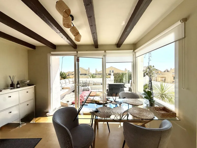 Duplex-Wohnung mit Südbalkonen, Solarium, Stellplatz und Abstellraum in Rocamar, Nagüeles, Marbella. Schnell zu verkaufen für nur 465.000 €