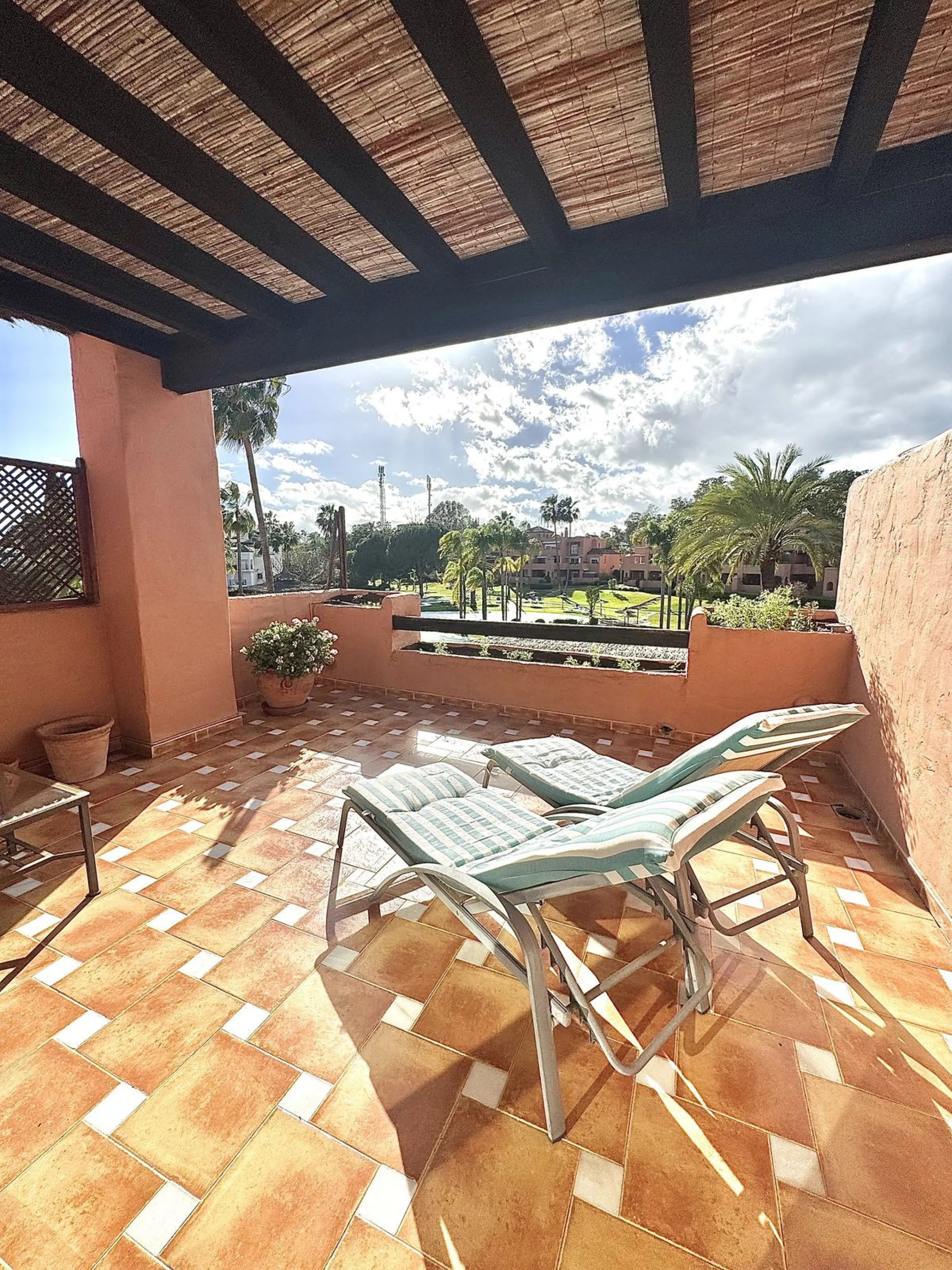 Apartment - Penthouse Duplex в продаже в Marbella, Málaga. В доме 4 спален и 5 ванных комнат. Площадь дома 255 м²