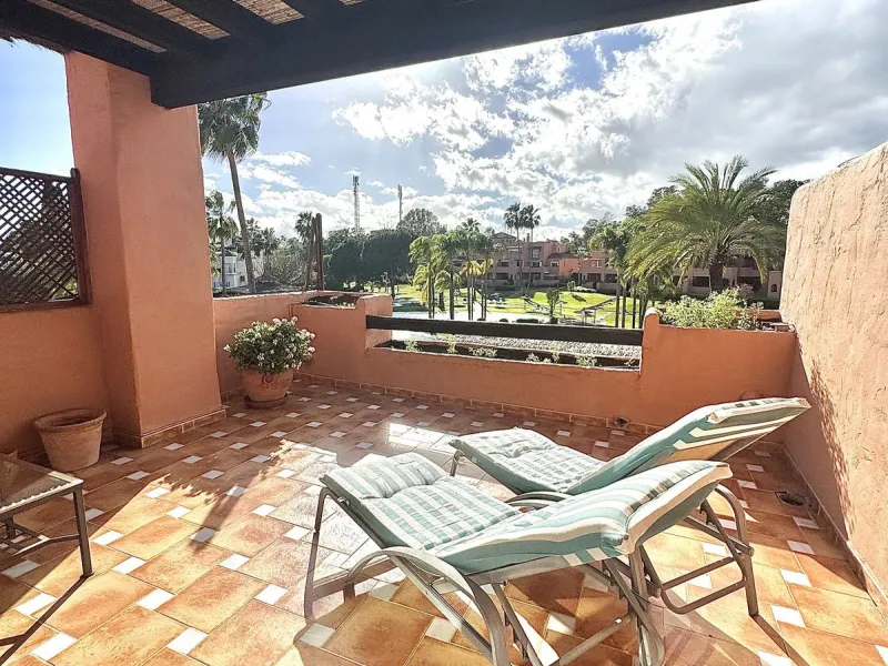 Apartment - Penthouse Duplex в продаже в Marbella, Málaga. В доме 4 спален и 5 ванных комнат. Площадь дома 255 м²