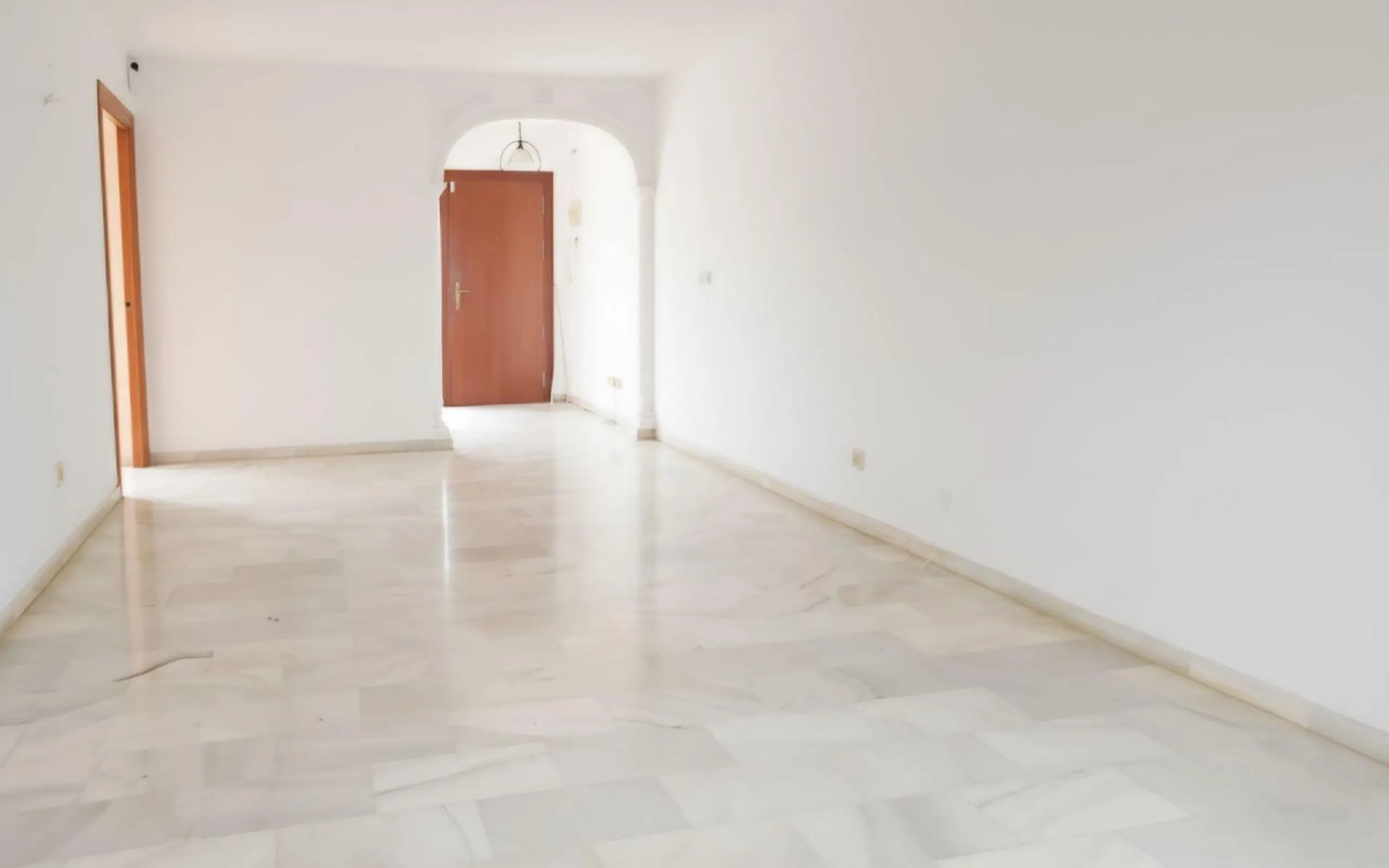 Apartment - Middle Floor Apartment в продаже в Fuengirola, Málaga. В доме 3 спален и 2 ванных комнат. Площадь дома 97 м²