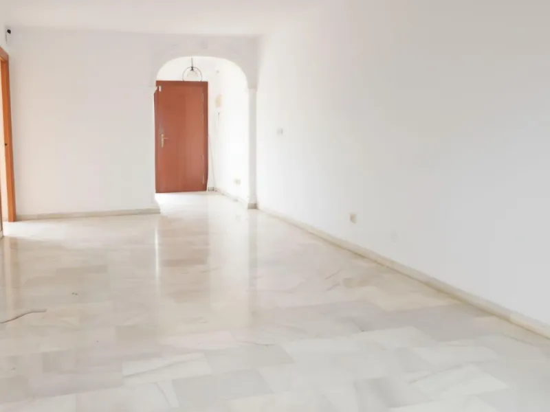 Apartment - Middle Floor Apartment в продаже в Fuengirola, Málaga. В доме 3 спален и 2 ванных комнат. Площадь дома 97 м²