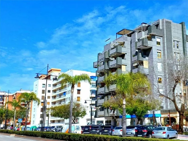 Apartment - Middle Floor Apartment в продаже в Fuengirola, Málaga. В доме 3 спален и 2 ванных комнат. Площадь дома 97 м²