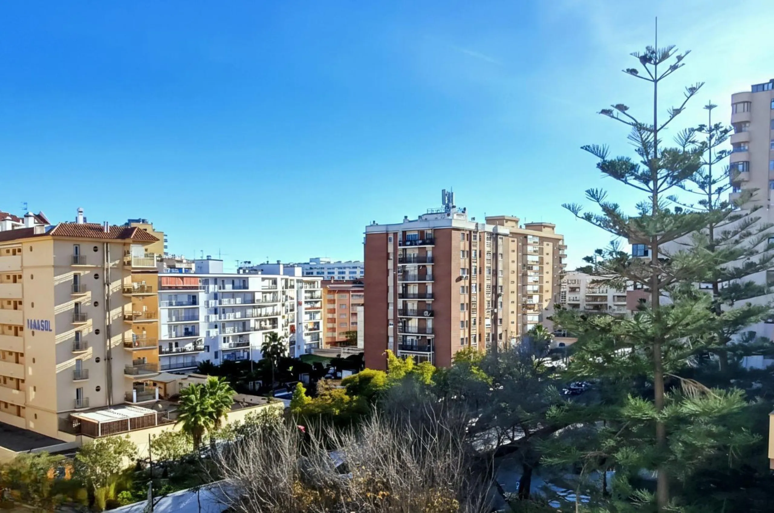 Apartment - Middle Floor Apartment в продаже в Fuengirola, Málaga. В доме 3 спален и 2 ванных комнат. Площадь дома 97 м²
