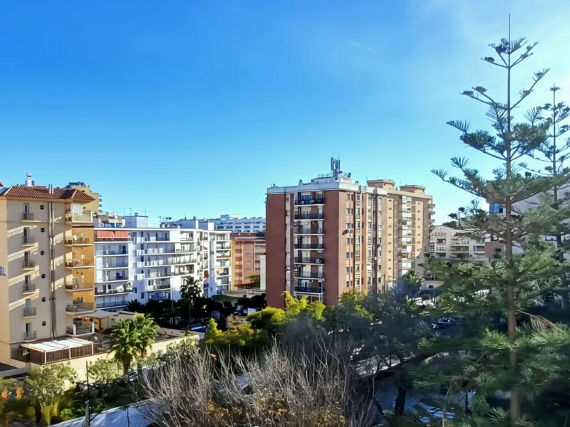 Apartment - Middle Floor Apartment в продаже в Fuengirola, Málaga. В доме 3 спален и 2 ванных комнат. Площадь дома 97 м²