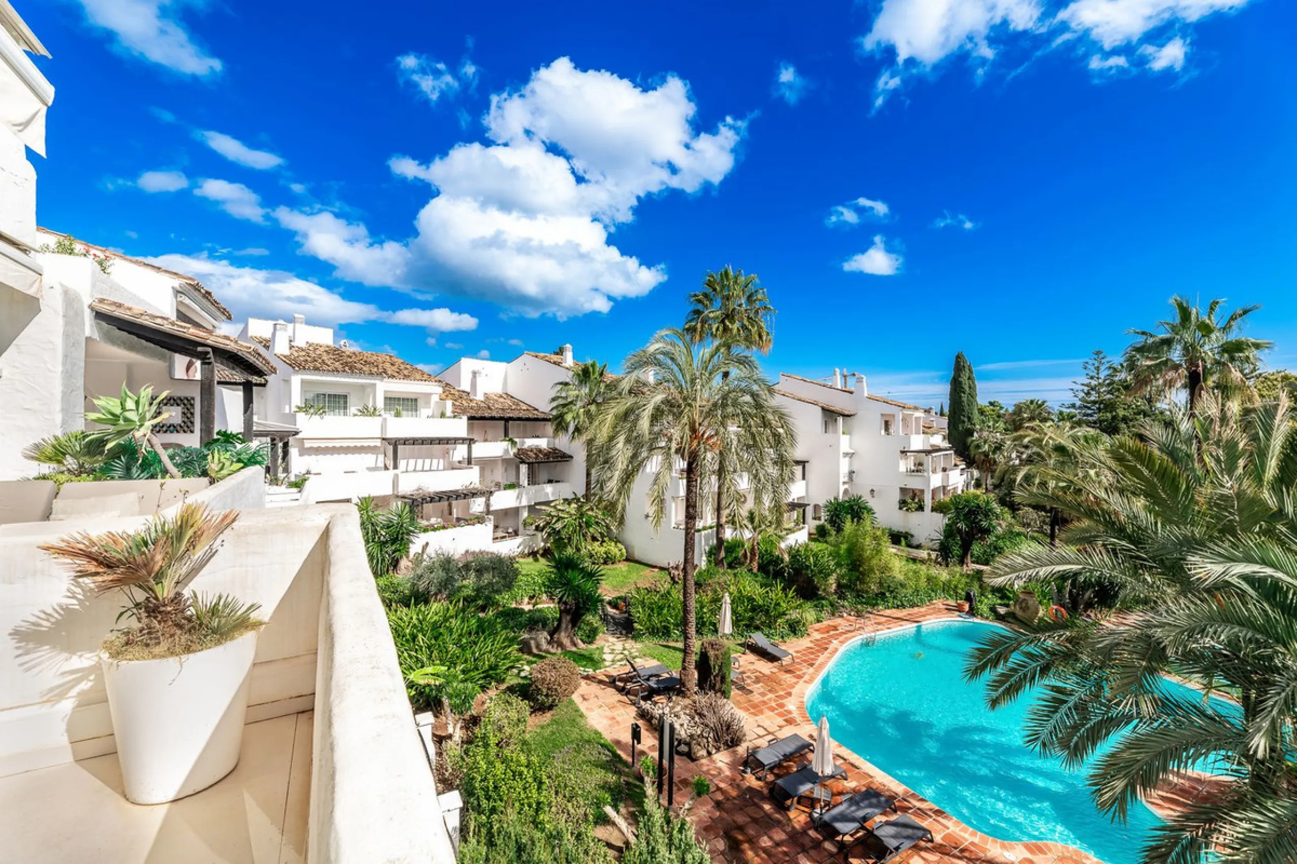 Apartment - Middle Floor Apartment в продаже в Marbella, Málaga. В доме 3 спален и 2 ванных комнат. Площадь дома 150 м²