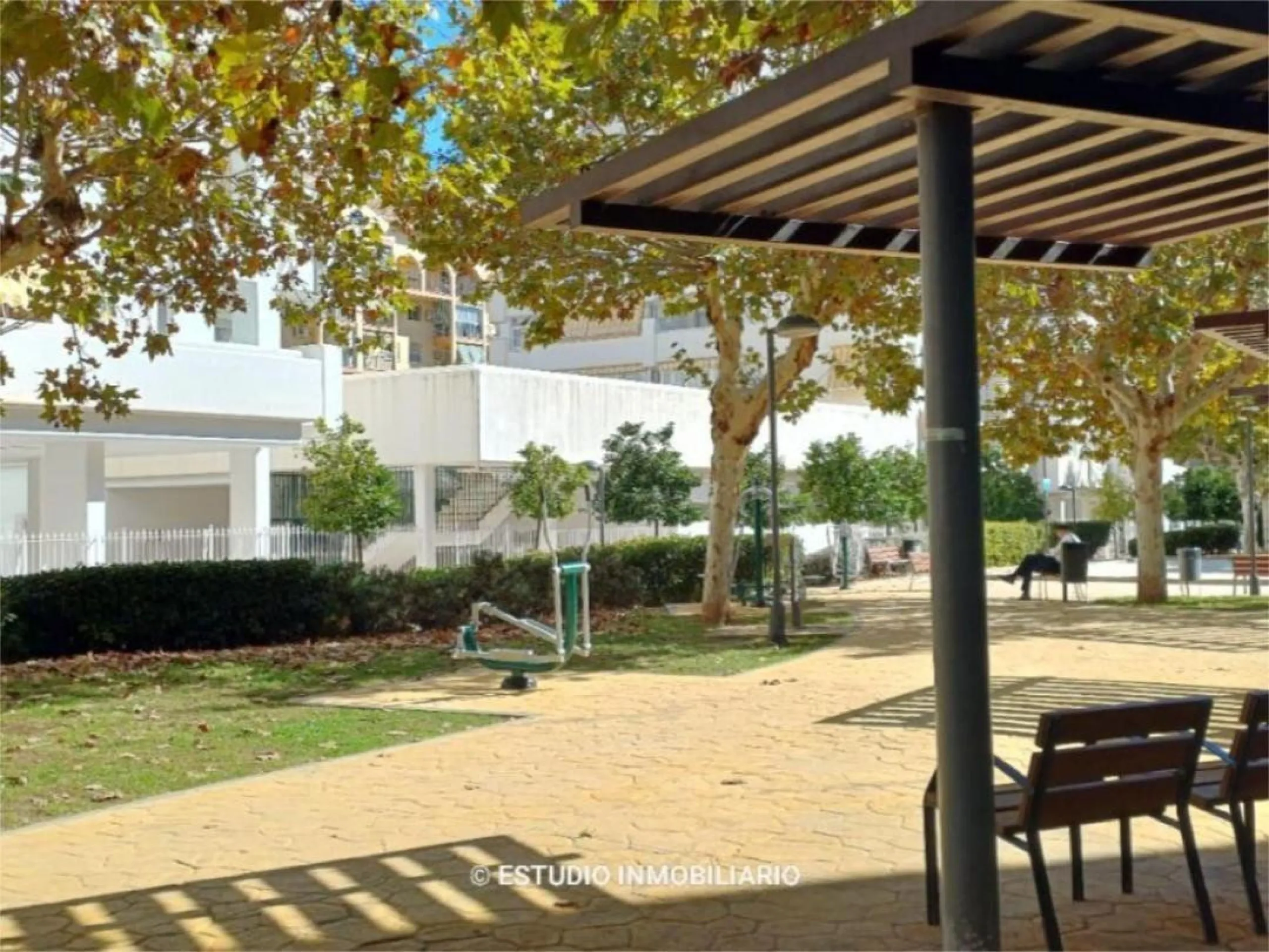Apartment - Middle Floor Apartment в продаже в Fuengirola, Málaga. В доме 3 спален и 2 ванных комнат. Площадь дома 97 м²