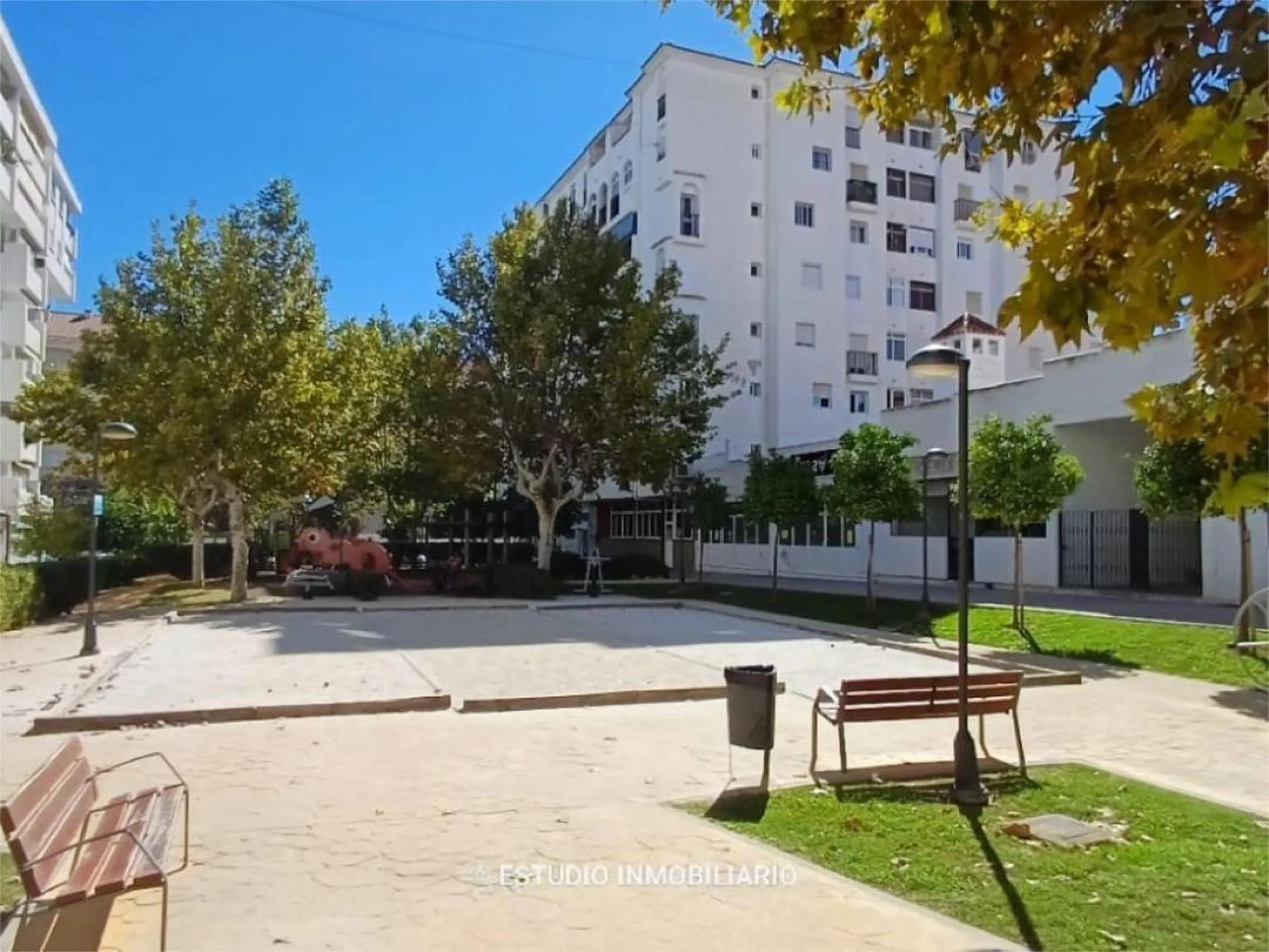 Apartment - Middle Floor Apartment в продаже в Fuengirola, Málaga. В доме 3 спален и 2 ванных комнат. Площадь дома 97 м²